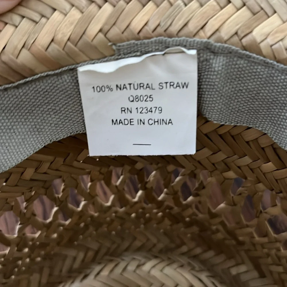 Paradise Bay 100% natural straw hat with cord. - Picture 4 of 6